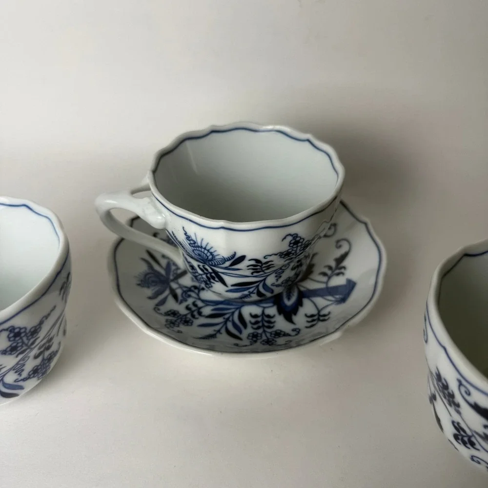 Blue Danube Japan Blue Onion Teacups‎ and Saucer Set of 4 Vintage Porcelain